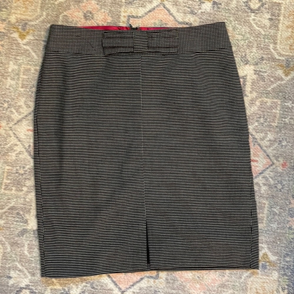 Banana Republic Pencil Skirt w/bow detail